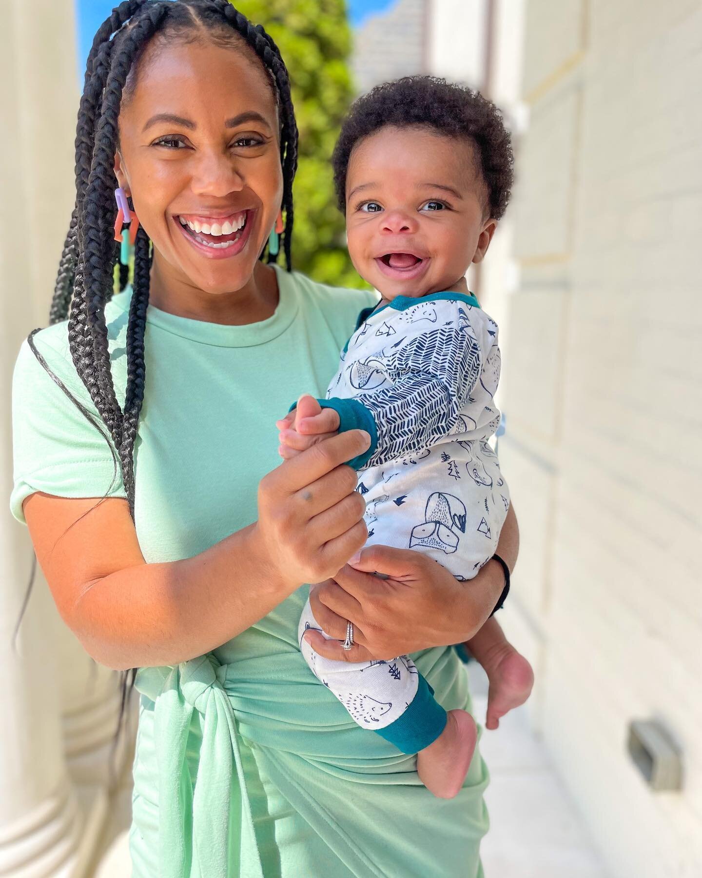 😁Friday smiles from me and Legend! Check out the last slide to hear all the sounds his Nana made to make him giggle and smile for the perfect picture LOL😆#boymom #momentswithmajesty